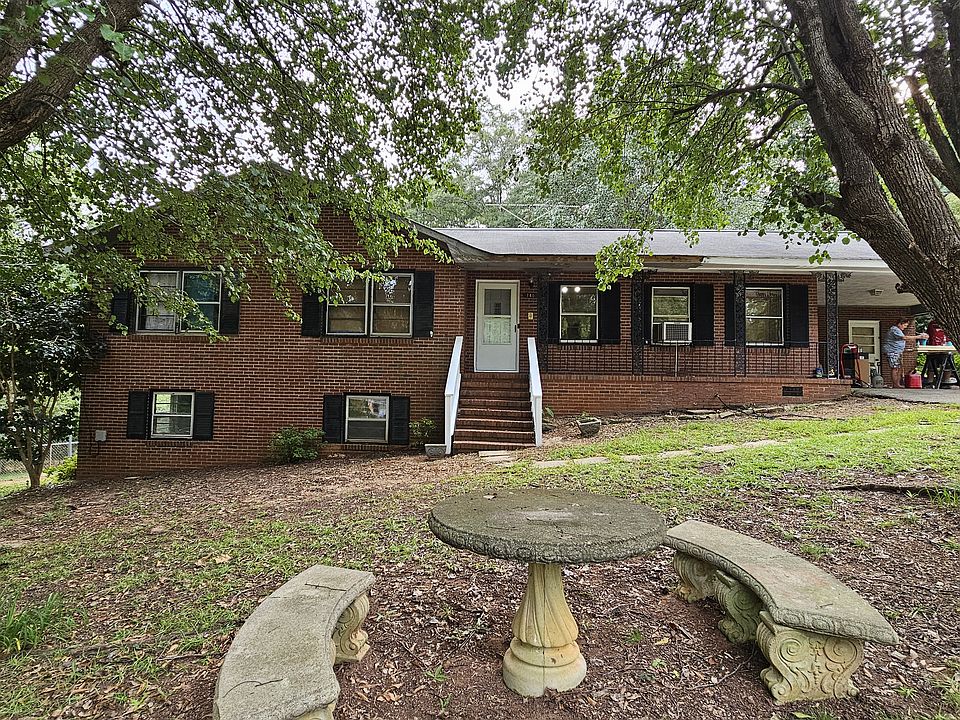 1st image of 740 Kenmore Dr #A