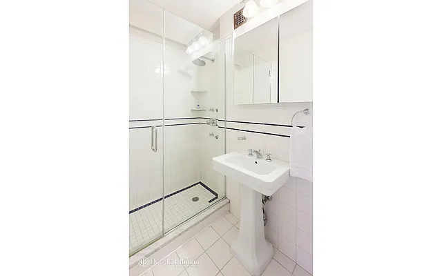 Sold by Douglas Elliman | media 21