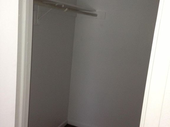 5th image of 914 McCormick St