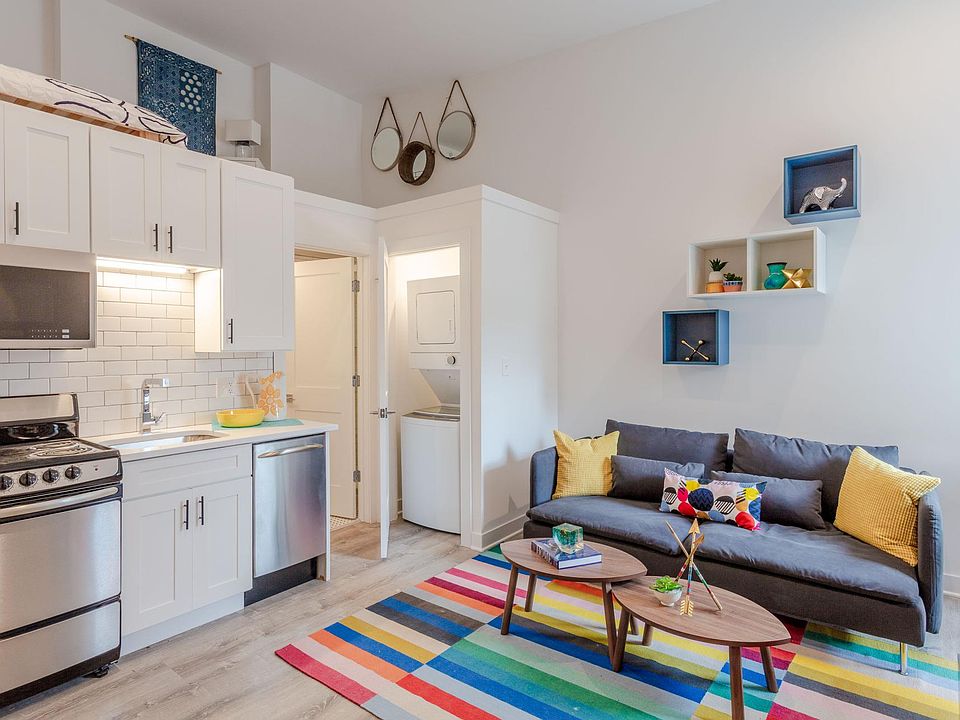 1st image of 852 W Montrose Ave #316