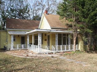 203 N High St, Caney, KS 67333