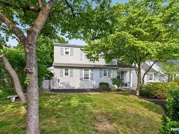 43 Colonial Pkwy, Dumont, NJ 07628