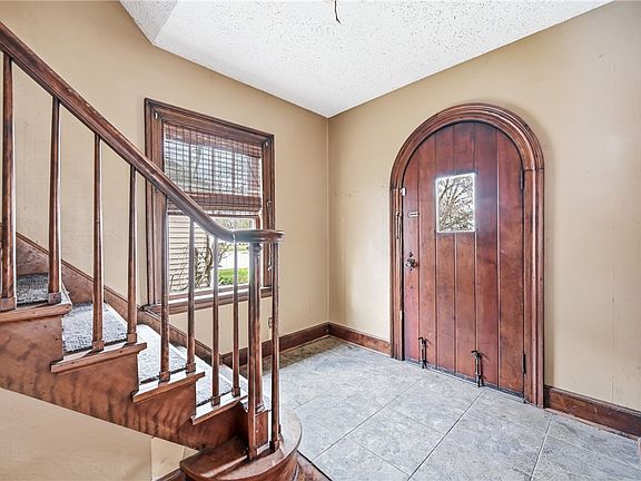 3rd image of 479 Carley Ave