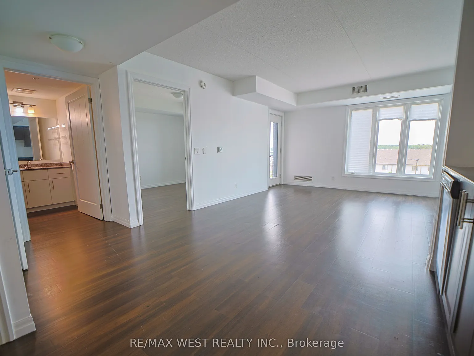 2 bed, $2,400 — Photo 4