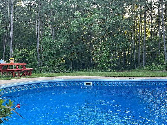 5th image of 267 Tumbling Brook Ln