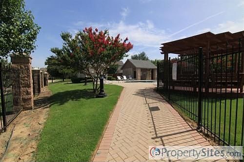 5th image of 831 Forest Lakes Dr
