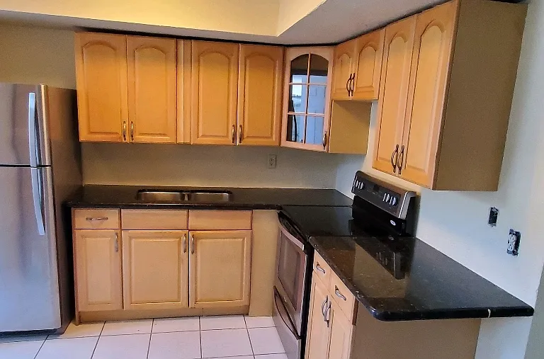 321 SE 12th Ave — Photo 3