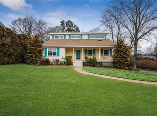 18 Mohegan Pl, New Rochelle, NY 10804