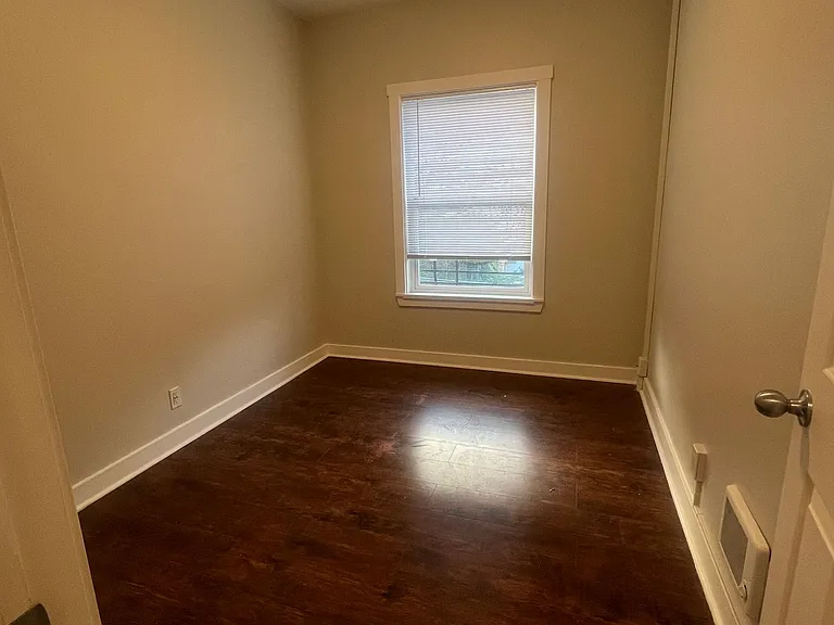 Great Location with Full Washer and Dryer in Unit and Full Kitchen! — Photo 6
