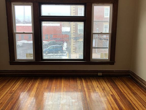 2nd image of 102 E Kennedy St