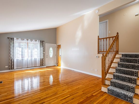 2nd image of 1639 Larry Ln