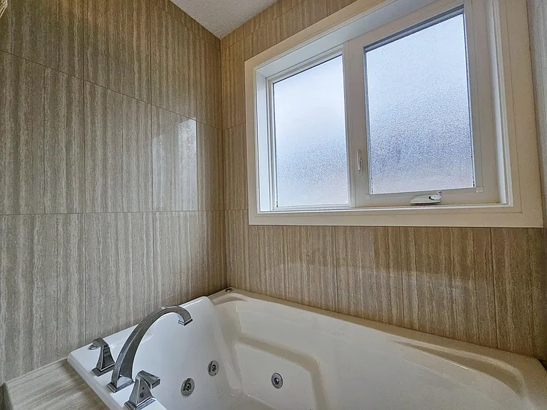 546 Albany Way NW — Photo 9
