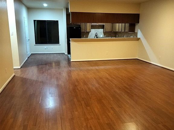 2nd image of 3507 Canfield St