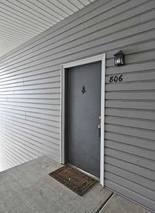 2nd image of 806 Woodland Vlg #806