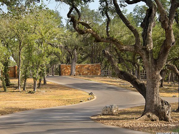 4th image of 914 Wilderness Oaks