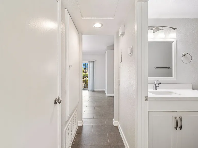 505 S Farrell Dr #D20 — Photo 16