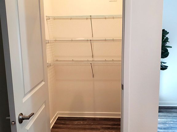 4th image of 210 Wilson St #105