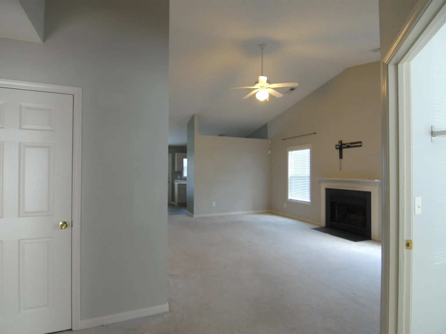 3 bed, 1354 sqft, $1,825 — Photo 3