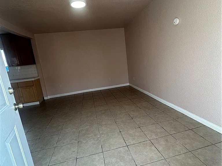 4243 Burns Ave — Photo 5