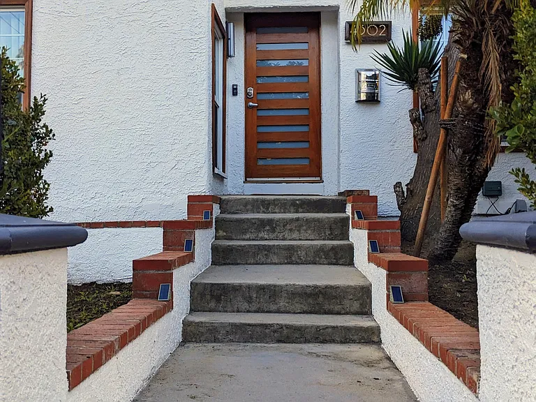 4302 Franklin Ave — Photo 20