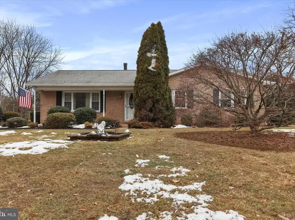 11800 Bradford Dr, Hagerstown, MD 21742