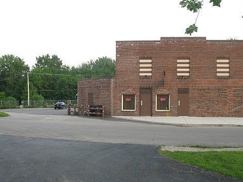 Corner lot front entrance