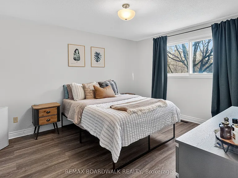 8 Oberon St — Photo 17
