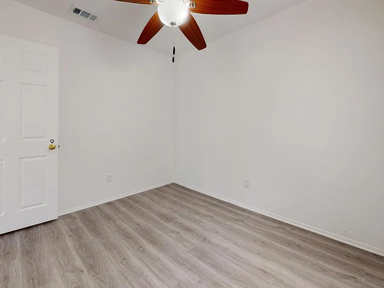 3525 Hacienda Dr — Photo 4