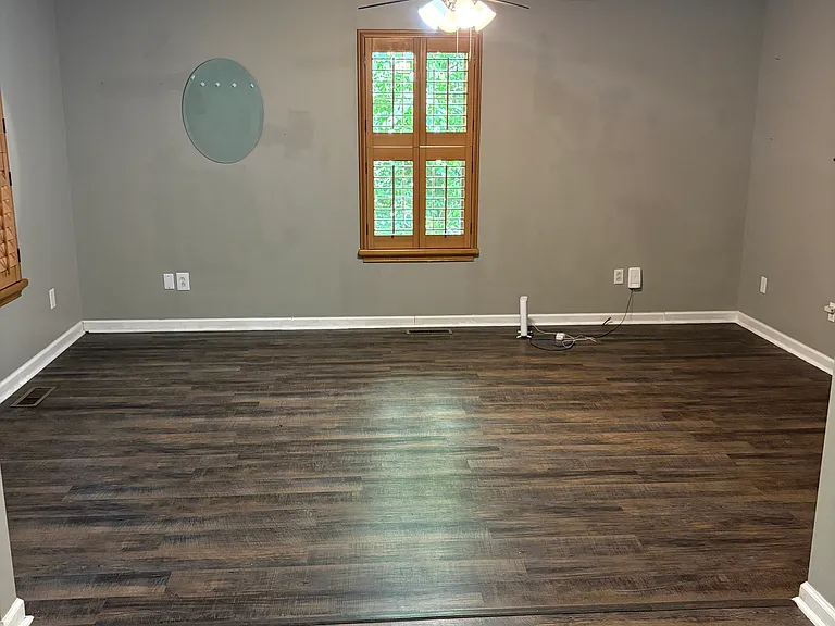 890 Locust Dr — Photo 4