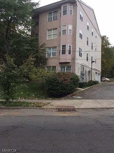1st image of 17 Parkway Dr W