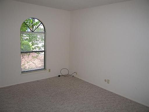 3rd image of 8216 Eddy Ave NE