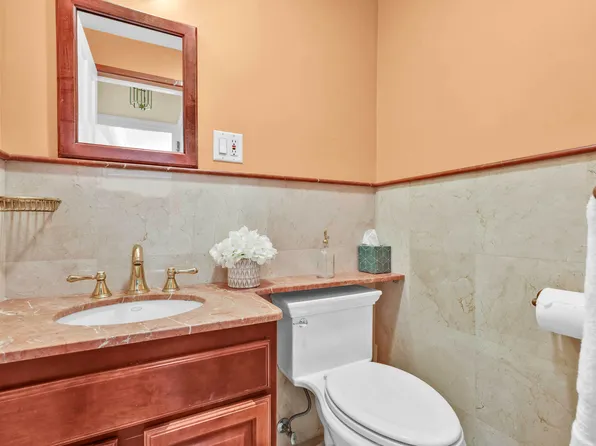 45 Sutton Place South image 21 of 35