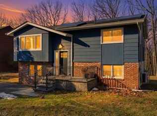 12 Hobart Trl, Hopatcong Boro, NJ 07843