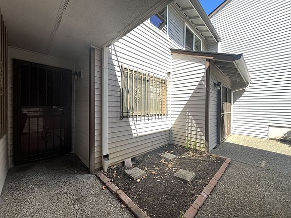 4th image of 12128 SE 104th Ct