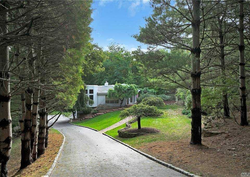 1st image of 37 Roslyn Ct