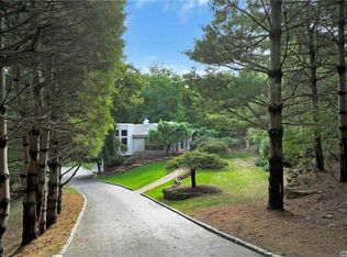 37 Roslyn Ct, Port Jefferson, NY 11777