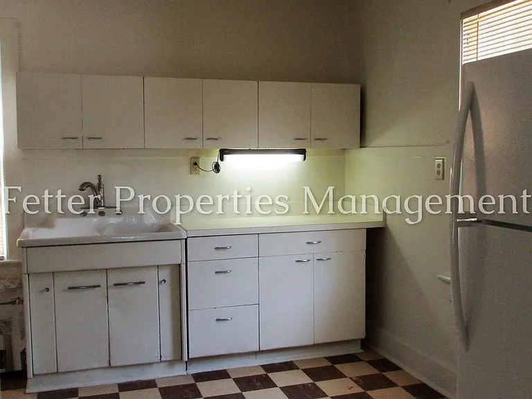 1661 Burdette Ave — Photo 7