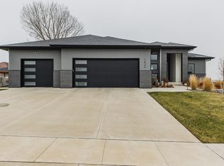 1625 Blue Wing Dr, Waterloo, IA 50701