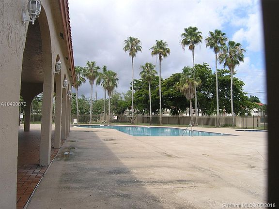 4th image of 465 SW 86th Ave APT 203