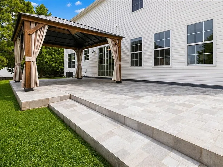 405 Plantation Way — Photo 4