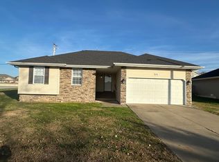 630 N Cottonwood Ave, Republic, MO 65738
