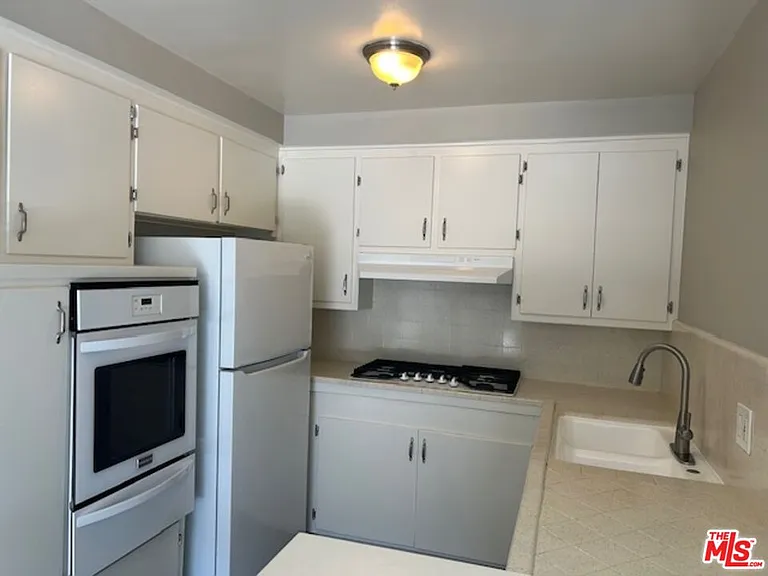 1412 Barry Ave #1 — Photo 5