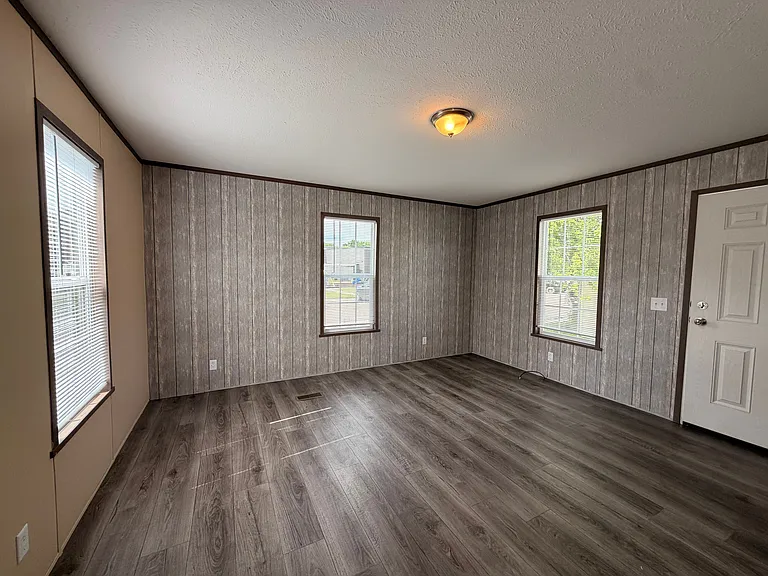 Westbridge Manor — Photo 16