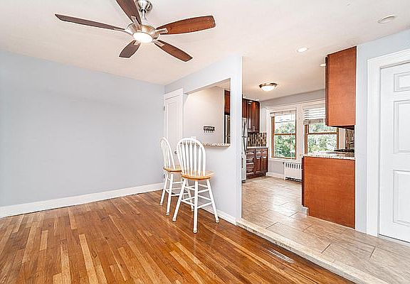 4th image of 20-60 33rd St #2A