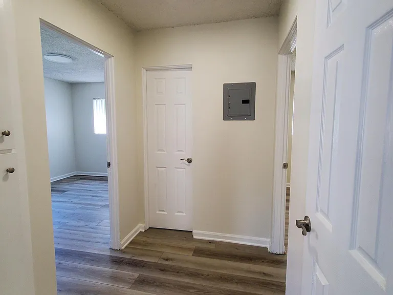 Tustin Garden Apartments — Photo 19