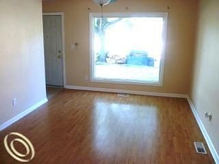 4th image of 1005 E Jarvis Ave