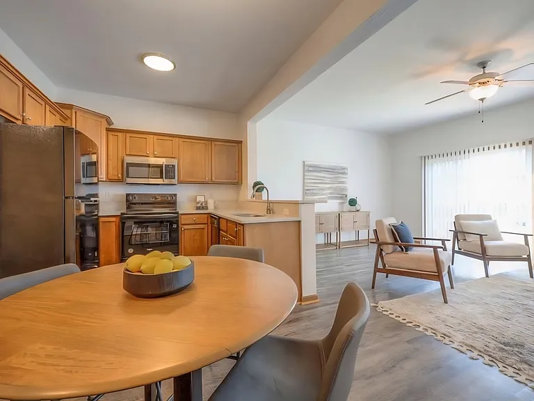 10349 Sloan Ave — Photo 2