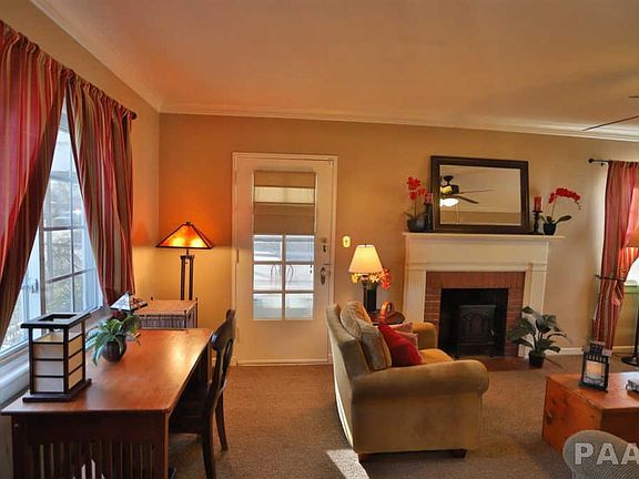 3rd image of 1001 E Seneca Pl