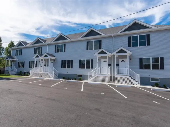 184 Avenue C Floor 2, Woonsocket, RI 02895