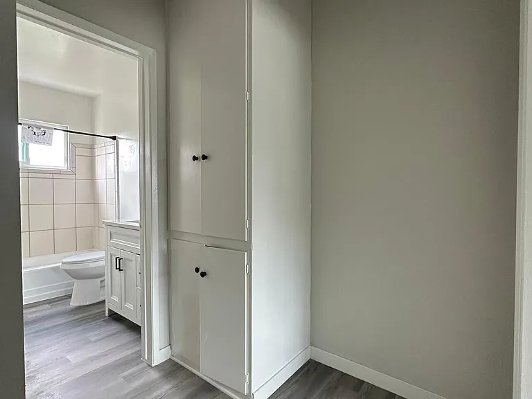 Encino Royal — Photo 14